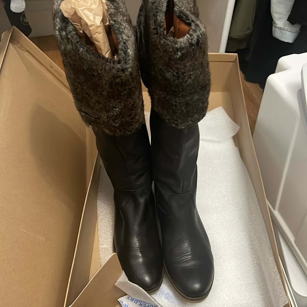 Lucky brand 91/2 women boots black leather fur trim like new worn once